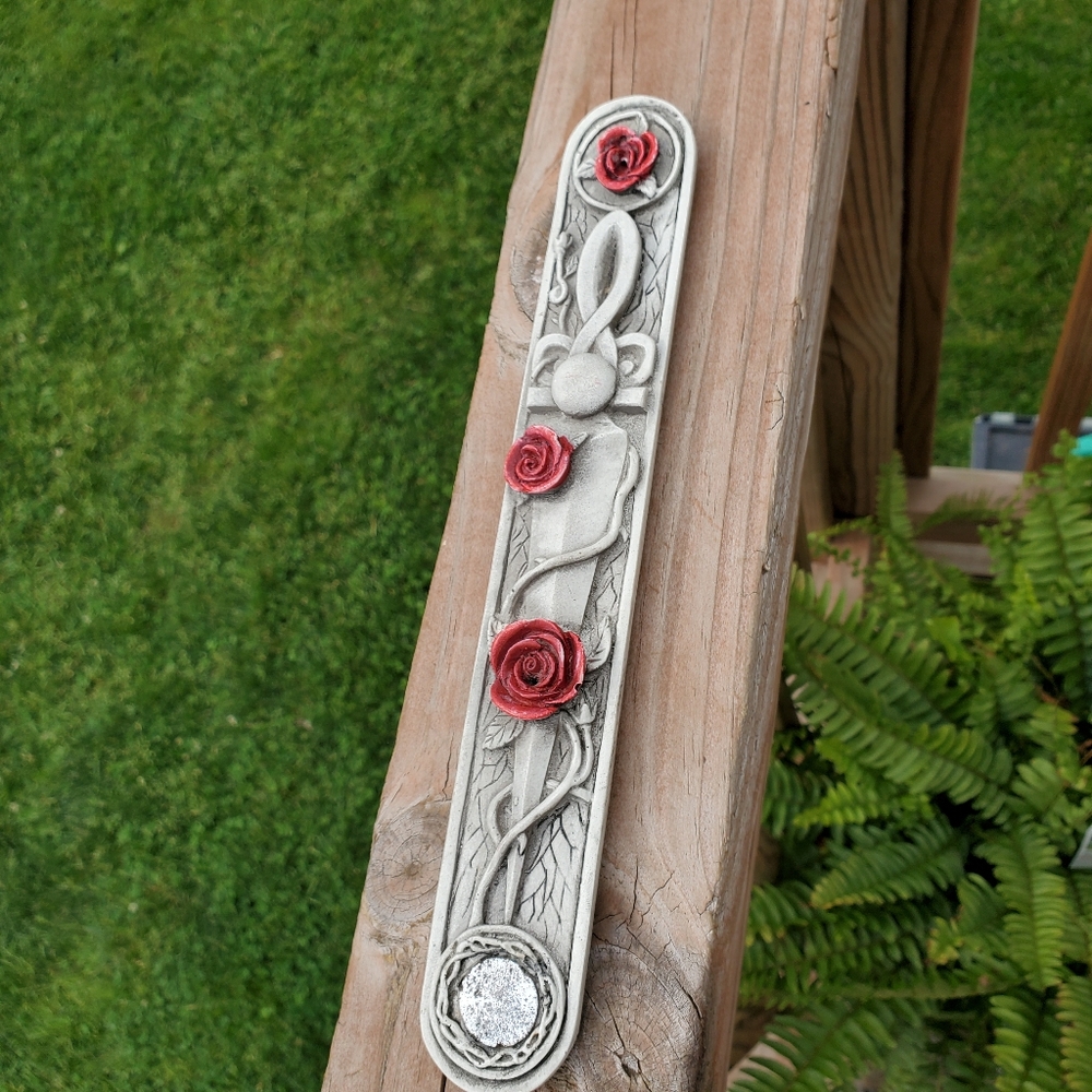 Gothic Roses & Dagger Insence Holder - Picture 5 of 8